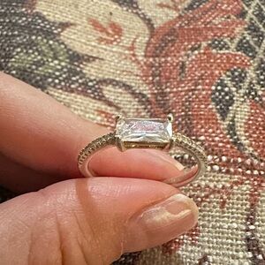 Elegant Silver Women's Ring with Clear Stone